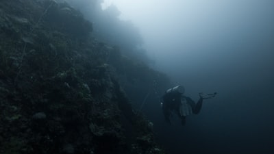 人物水下照片